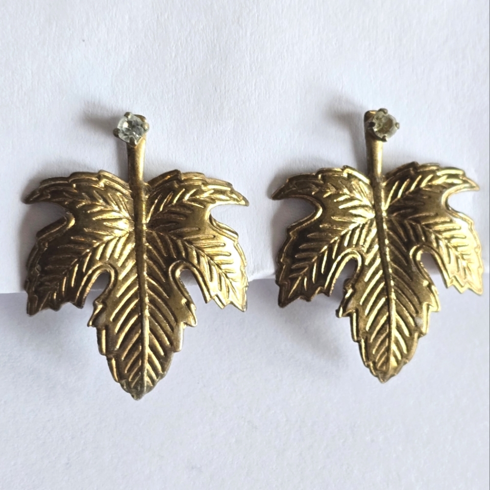 Vintage leaf earrings gold tone leaves clip on clipon nature tree